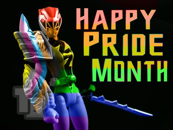 Dino Fury Green aus Power Rangers trägt ein Kostüm in den Farben der LGBTQAI-Flagge, daneben der Schriftzug 'Happy Pride Month'