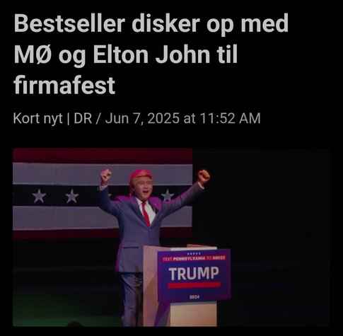 Bestseller disker op med MØ og Elton John til firmafest - billede af en revy (?) om Trump