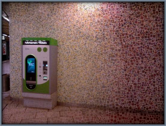 Stark mit Gimp bearbeitetes Foto eines Fahrkartenautomaten in der hannöverschen U-Bahn-Station Kröpcke -- und ja, die ist innen gekachelt wie ein Schwimmbad, und wenn man das öfter gesehen hat, gewöhnt man sich sogar dran. Wer sehen will, wie es dort mal aussah, möge einfach mal am Waterloo aussteigen und sich über dieses Relikt des ästhetischen Begriffs der Siebziger Jahre freuen. War damals nur ein bisschen weniger dreckig.