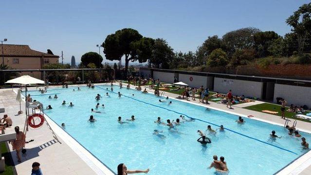 La piscina d'estiu del CEM Guinardó, a Barcelona (ACN)