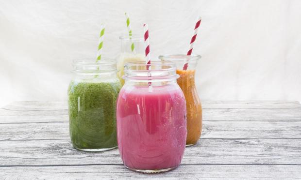 Varios batidos de frutas. (Getty Images/Westend61)