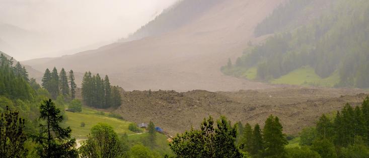 Nach Erdrutsch verschüttetes Schweizer Dorf.