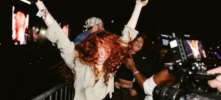 Chappell Roan hace el baile viral 'Apple' durante el show de Charli XCX en el Primavera Sound 2025 el 5 de junio