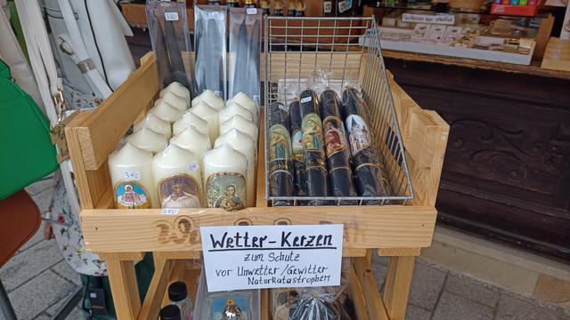 "Wetter-Kerzen" zum "Schutz" vor Gewitter und Naturkatastrophen