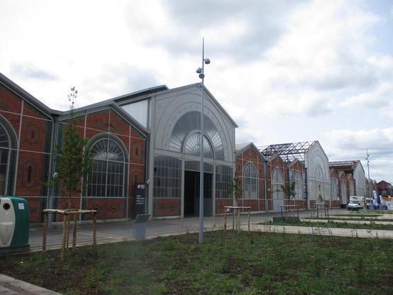 Les anciennes halles de fonderie près de la gare de Vierzon