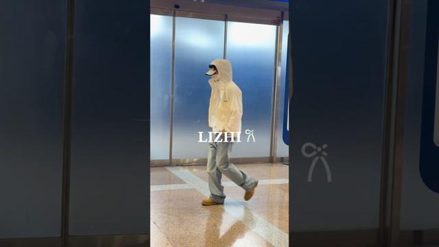 minghao arrives in Beijing🇨🇳 #THE8