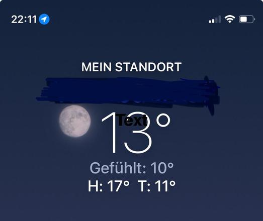 Screenshot aus einer Wetteramt mit "Mein Standort" 
der Ortsname ist geschwärzt. Schwarzer Hintergrund mit fast vollem Mond - daneben 13° und darunter in klein "gefühlt 10°