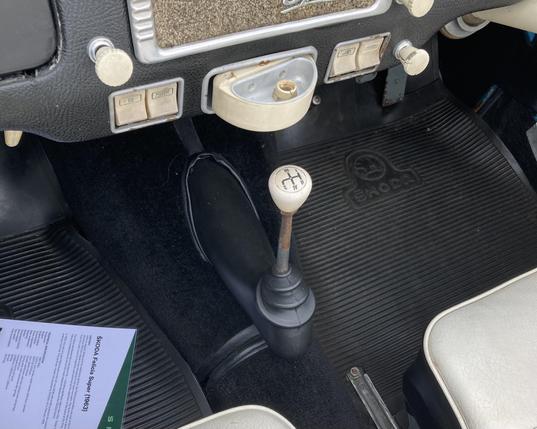 Blue Skoda Felicia convertible, gear shift knob