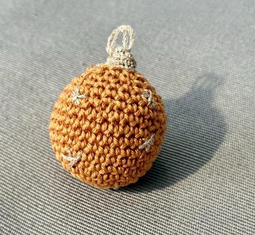 Gehäkelte Weihnachtsbaumkugel