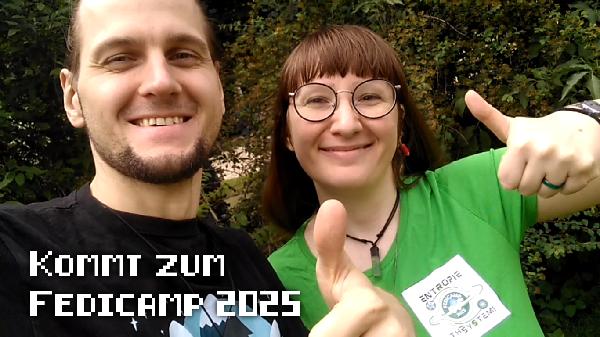 Thumbnail des Videos, 2 lächelnde Menschen zeigen einen Daumen nach oben. Zu lesen ist: Kommt zum Fedicamp 2025