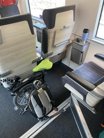 If you’re alone with your Brompton, this is the seat you want 😃