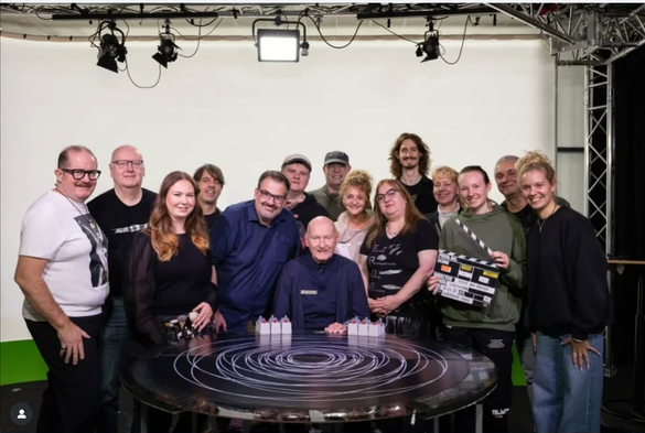 Die Crew um Friedrich G. Beckhaus.... Im Greenscreen Studio mit der Astroscheibe und den Bleistiftspitzern womit die Orion gesteuert wird.