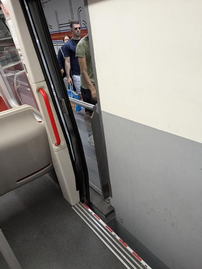 Métro door opening into a platform pillar at Hôtel de Ville station, this is standard practice here