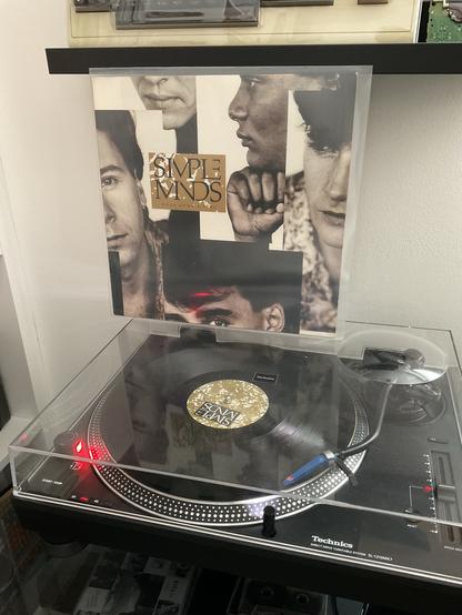 Simple Minds‘ album „Once upon a time“ playing on my record player