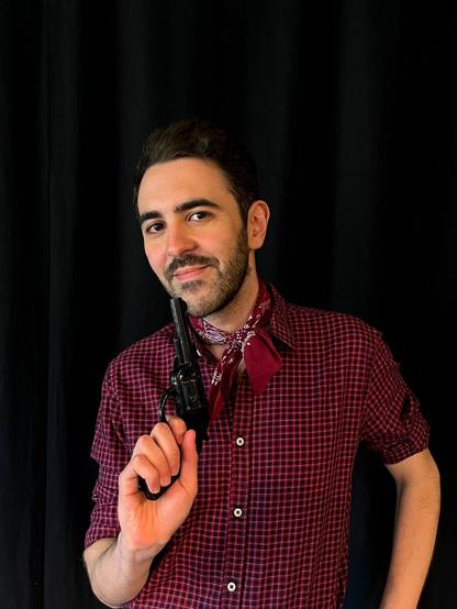 Un cowboy souriant en chemise à carreaux. Troublant ressemblance avec le gars flippant d'il y a quelques photos. C'est sûrement le hasard.
