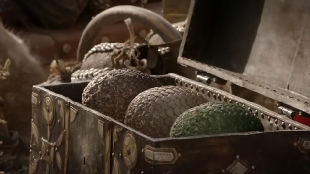 Huevos de dragon en un baul de un episodio de juego de tronos