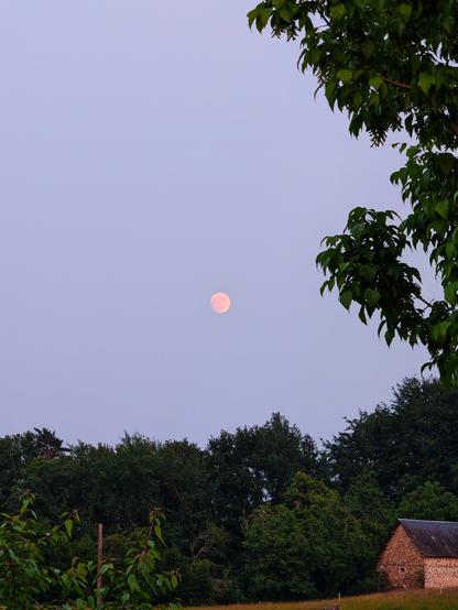 Pleine lune au dessus de la campagne corrézienne