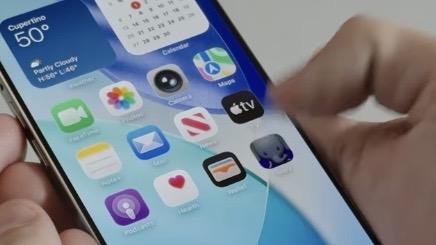 Demo of iOS 26 at WWDC 2025, where someone's thumb presses the Ivory app to open it.