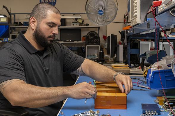 NASA_Temperature_and_Strain_Measurement_System_Ready_for_Tests_(AFRC2025-0033-03).jpg