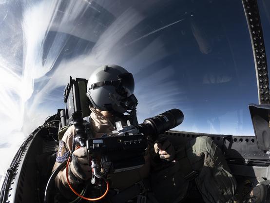 NASA_Photographer_Uses_Schlieren_Photography_System_(AFRC2024-0201-02).jpg