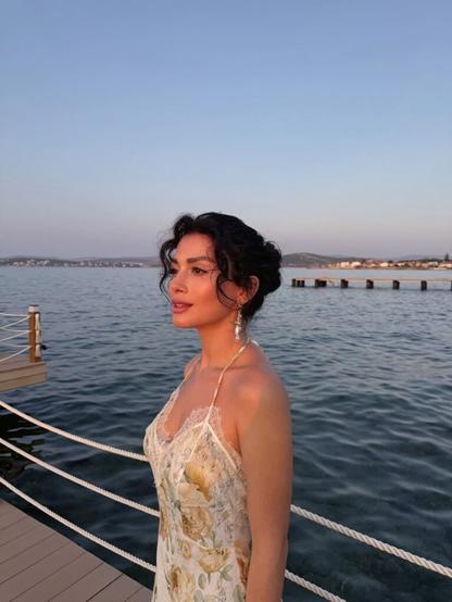 Özge Yağız