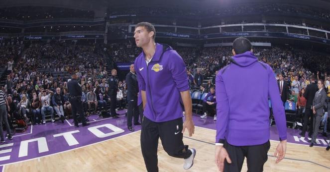 Should the Lakers pursue a reunion with Brook Lopez?
