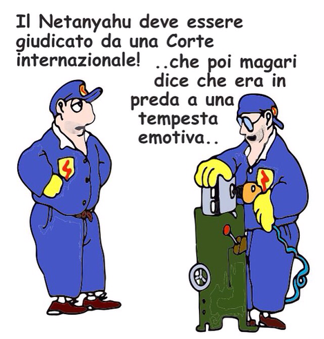 Vignetta a colori con due operai in tuta blu e cappello, uno a sinistra con le mani in tasca e l'altro a destra che lavora su una macchina verde. Entrambi hanno un simbolo rosso e giallo sul petto. Sopra di loro c'è una scritta che dice:  "Il Netanyahu deve essere giudicato da una Corte internazionale! ...che poi magari dice che era in preda a una tempesta emotiva.."  La scena ha uno stile semplice e umoristico.  .