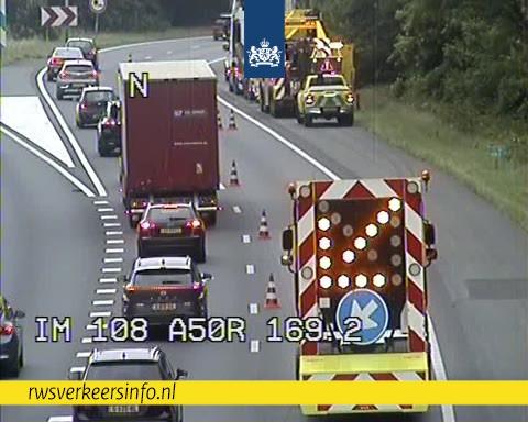 Vrachtwagen met pech op de A50