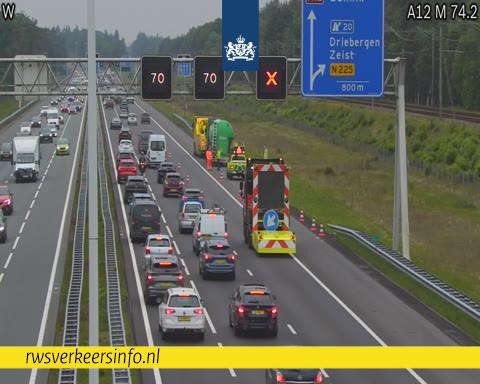 Vrachtwagen met pech op de A12