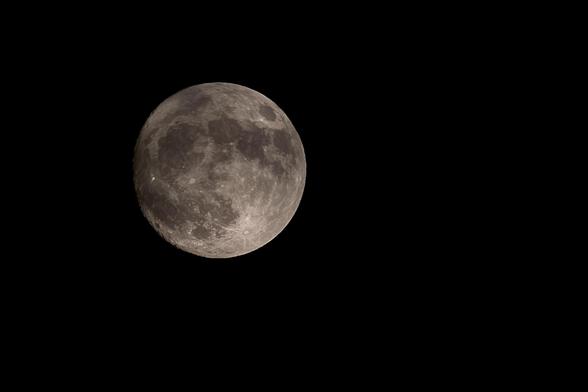 Waxing Gibbous Moon - 98.8% Illuminated
Taken using the Looney 11 rule.