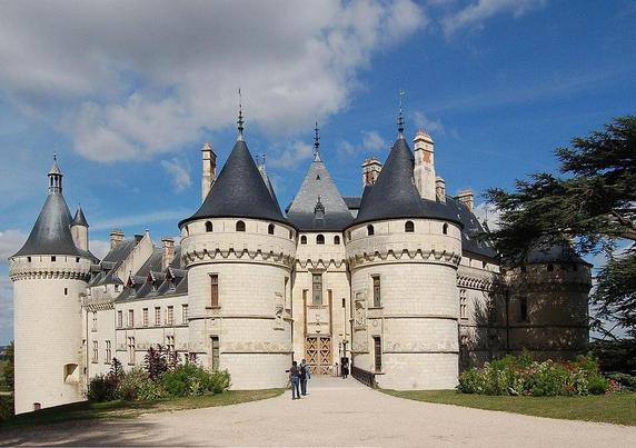 Domaine du château de Chaumont à #ChaumontsurLoire (#LoirEtCher) Le château est du XVe siècle, tandis que l'ensemble du domaine date des XVIe et XIXe siècles. La propriété du château (anciennement propriété de ...
Suite 👉 https://monumentum.fr/monument-historique/pa00098410/chaumont-sur-loire-domaine-du-chateau-de-chaumont
#Patrimoine #MonumentHistorique
Photo CC-BY-SA 4.0 : Wladyslaw Sojka