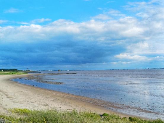 Elbstrand (Nordseite) mit Blick elbaufwärts