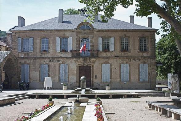 Ancien hôtel Ayrolle des Angles, actuellement hôtel de ville à #Nant (#Aveyron) Hôtel particulier construit vers 1762-1765 par l'architecte Viguier pour Ayrolle des Angles, maître de camp de cavalerie sous Loui...
Suite 👉 https://monumentum.fr/monument-historique/pa12000043/nant-ancien-hotel-ayrolle-des-angles-actuellement-hotel-de-ville
#Patrimoine #MonumentHistorique
Photo CC-BY-SA 4.0 : Daniel VILLAFRUELA.