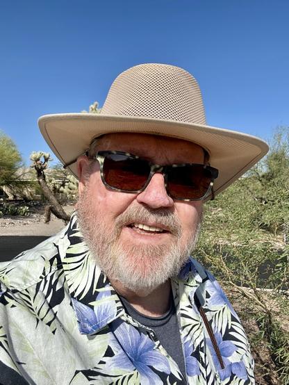 selfie w/shades, hat, cactus
