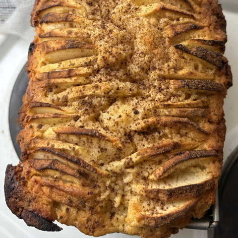 Délicieuse vue de dessus d'un quarte-quart aux pommes