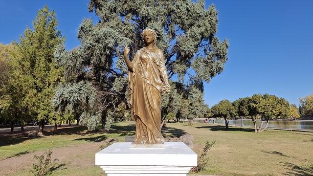 Statue