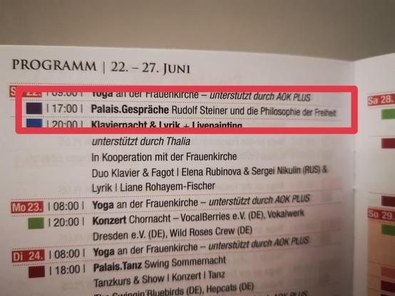 Auszug aus dem Programm des Palais Sommer in Dresden. Markiert ist eine Veranstaltung mit dem Titel "Palais.Gespräche Rudolf Steiner und die Philosophie der Freiheit"