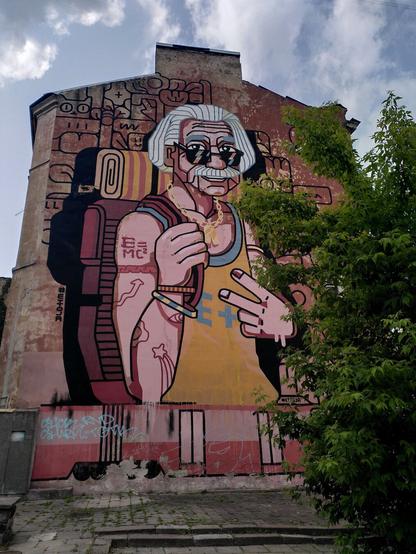 Albert Einstein as a backpacker: He wears a yellow shirt, sunglasses and a dark red backpack.
On his arm the famous formula E=MC2 is written.