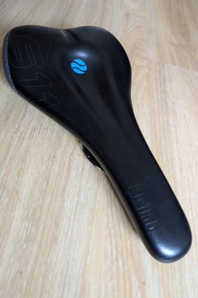 the old SQlab 611 ergowave saddle with some minor surface wear