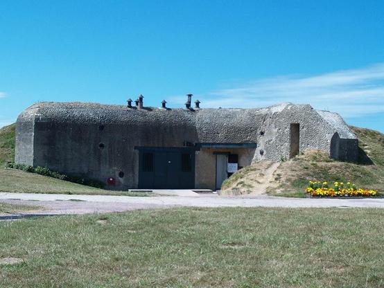 Batterie d'artillerie de Merville à #MervilleFrancevillePlage (#Calvados) Témoignage du système défensif dit Mur de l'Atlantique, mis en place par l'armée allemande pendant la Seconde Guerre mondiale. Située à ...
Suite 👉 https://monumentum.fr/monument-historique/pa14000026/merville-franceville-plage-batterie-dartillerie-de-merville
#Patrimoine #MonumentHistorique
Photo CC-BY-SA 4.0 : DennisPeeters (talk)