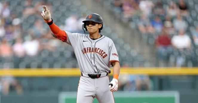 Four-run 9th inning gives Giants 6-5 win over Rockies