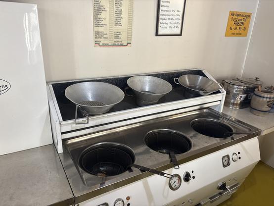 old friet frying stand