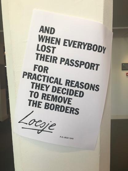 poster „And when everybody lost their passport for practical reasons they decided to remove the borders“ Loesje. P.O. Box 1045