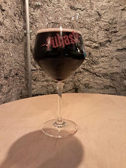 Pühaste Linnutee-stoutia lasissa