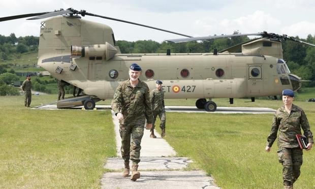 El rey Felipe VI a su llegada a la base de entrenamiento de Lest, en el sur de Eslovaquia. (EFE/ CASA S.M. EL REY)