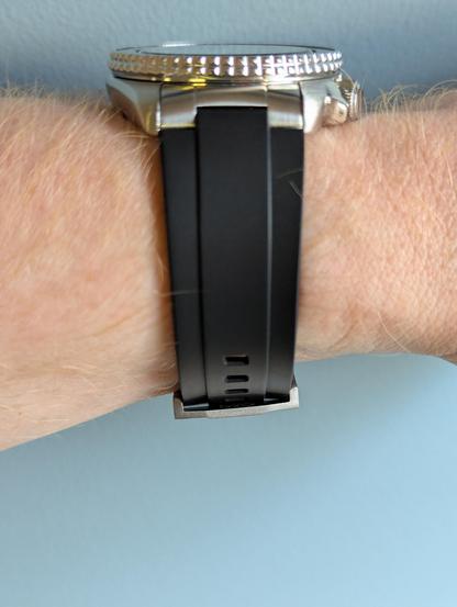 A shot showing the integrated rubber strap on a Seiko SKX007.