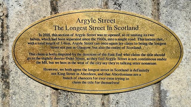 A not-completely-serious plaque identifying Argyle Street in the west of Glaagow as the longest street in Scotland.