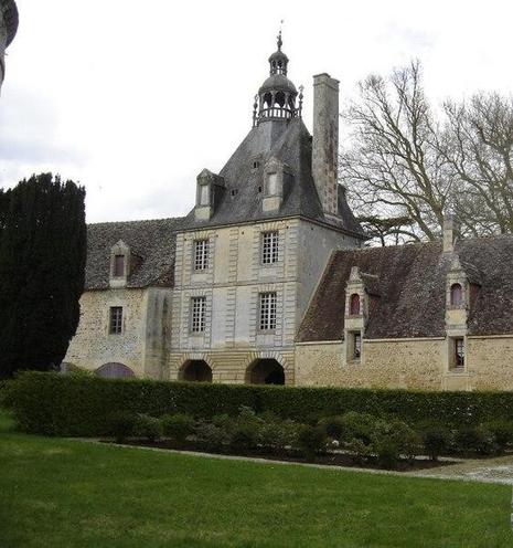 Domaine du château d'Outrelaize à #Gouvix (#Calvados) L'édifice d'origine subit des modifications considérables entre 1584 et 1620. Le vieux manoir est restauré ; une galerie de circulation est ajoutée perpendi...
Suite 👉 https://monumentum.fr/monument-historique/pa00111369/gouvix-domaine-du-chateau-doutrelaize
#Patrimoine #MonumentHistorique
Photo CC-BY-SA 4.0 : Pimprenel