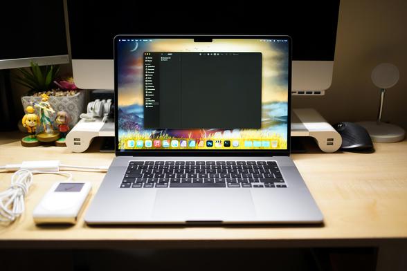 An original 2001 iPod connected to a MacBook running macOS 26 Tahoe developer beta 1. The iPod has entered Disk Mode but is not recognised by the Mac.