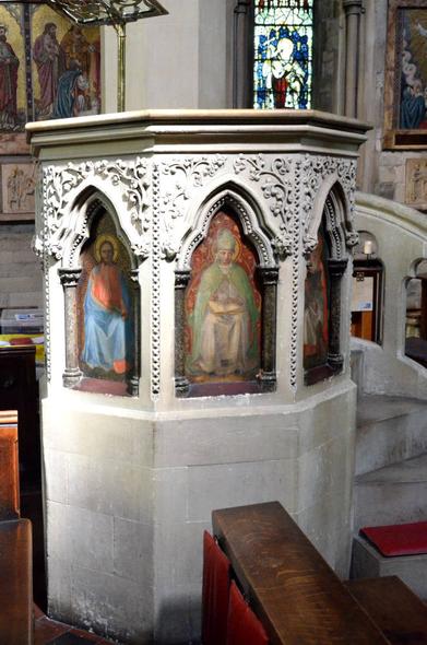 Finely carved pulpit with niches filled with paintings of Jesus and four learned churchmen
